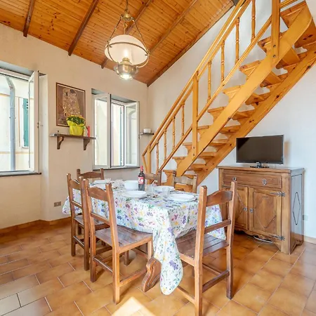 2 Bedroom Gorgeous Apartment In Camogli *